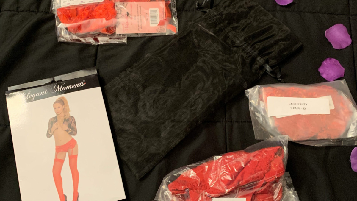 Red lingerie review – Love Amber